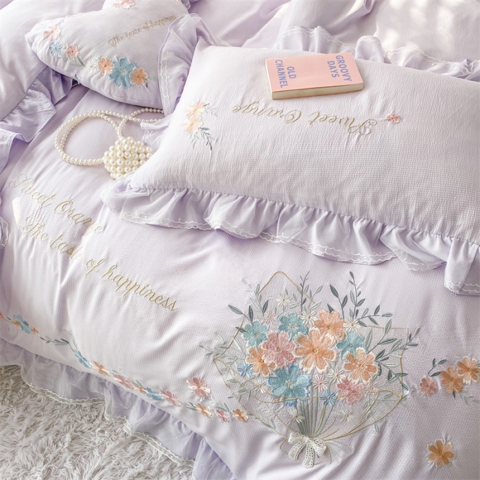 91家纺网 家纺一手货源 找家纺 艾晶美家纺 2022新款莱赛尔天丝泡泡纱绣花四件套 巴黎春天-香紫