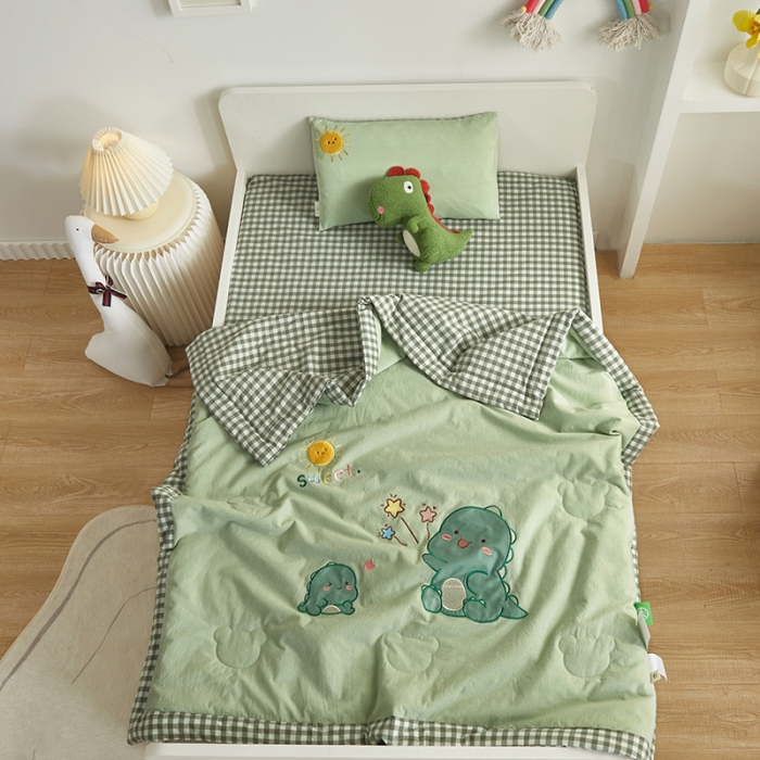 91家纺网 家纺一手货源 找家纺 荷马之梦 童梦系列—儿童A类全棉色织水洗棉绣花夏被 萌萌恐龙