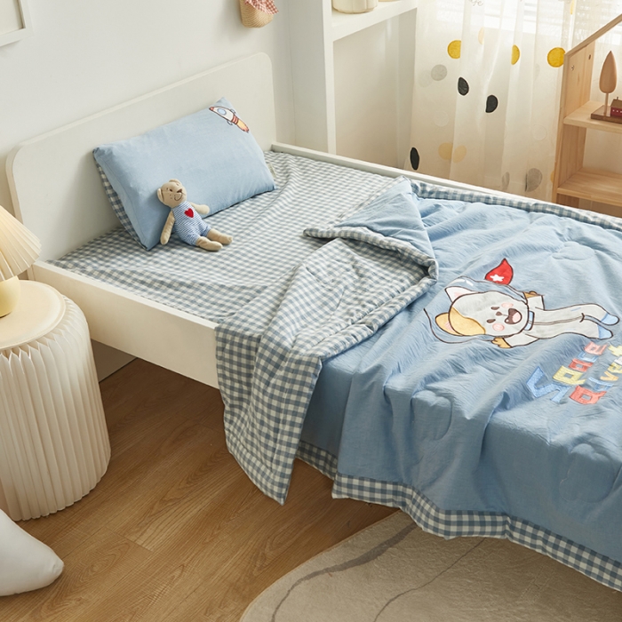 91家纺网 家纺一手货源 找家纺 荷马之梦 童梦系列—儿童A类全棉色织水洗棉绣花夏被 太空喵