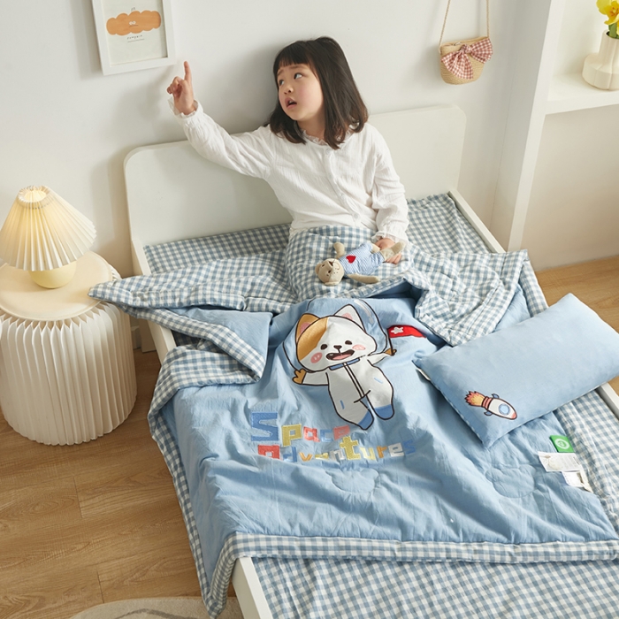 91家纺网 家纺一手货源 找家纺 荷马之梦 童梦系列—儿童A类全棉色织水洗棉绣花夏被 太空喵