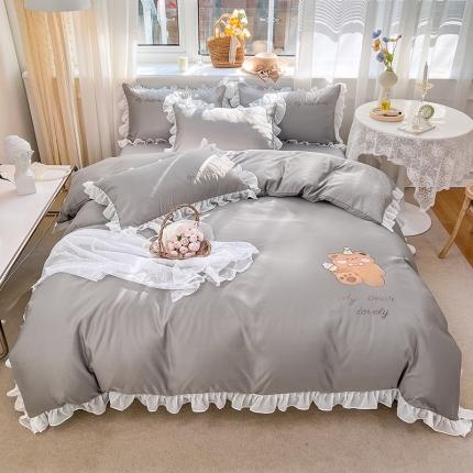 91家纺网 家纺一手货源 找家纺 沐慕 22新款水洗真丝刺绣花边四件套 可爱小熊-灰色