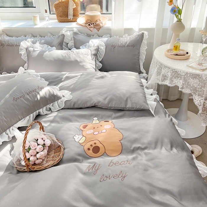 91家纺网 家纺一手货源 找家纺 沐慕 22新款水洗真丝刺绣花边四件套 可爱小熊-灰色