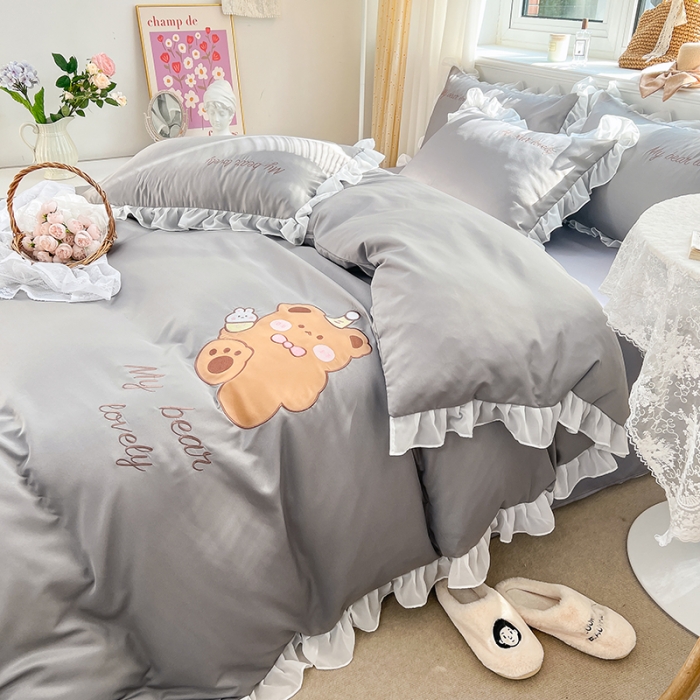91家纺网 家纺一手货源 找家纺 沐慕 22新款水洗真丝刺绣花边四件套 可爱小熊-灰色