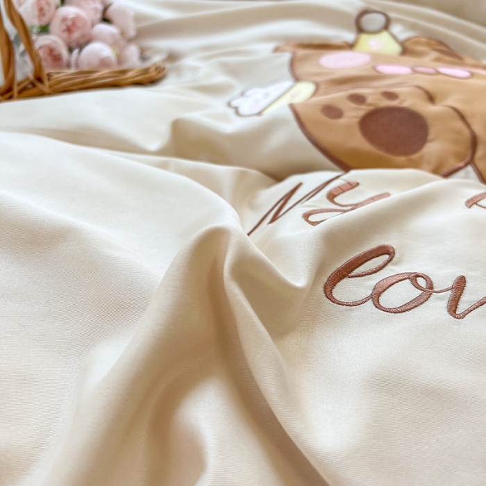 91家纺网 家纺一手货源 找家纺 沐慕 22新款水洗真丝刺绣花边四件套 可爱小熊-玉白