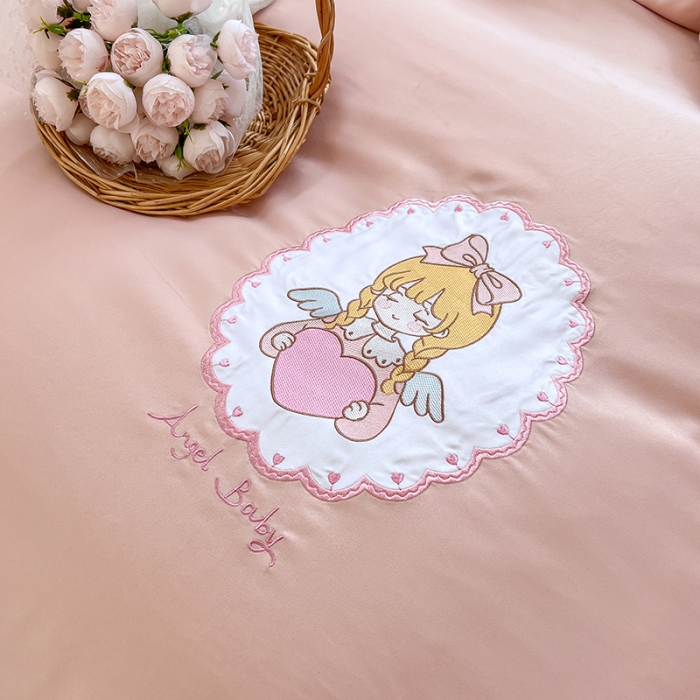 91家纺网 家纺一手货源 找家纺 沐慕 22新款水洗真丝刺绣花边四件套 天使女孩-玉粉