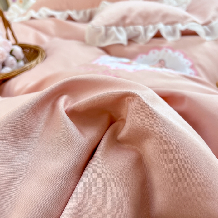 91家纺网 家纺一手货源 找家纺 沐慕 22新款水洗真丝刺绣花边四件套 天使女孩-玉粉