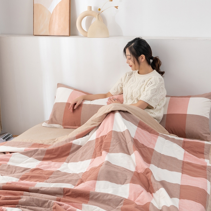 91家纺网 家纺一手货源 找家纺 全棉色织水洗棉花夏被四件套纯棉空调被夏凉被粉大格