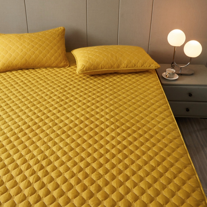 91家纺网 家纺一手货源 找家纺 给笠 2023新款亲肤磨毛夹棉床笠 小格姜黄