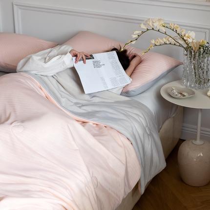 91家纺网 家纺一手货源 找家纺 寐眠 2022新款冰丝凉感大豆夏被 粉白细条