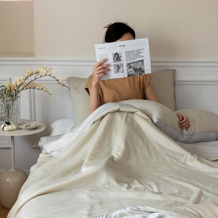 91家纺网 家纺一手货源 找家纺 寐眠 2022新款冰丝凉感大豆夏被 米白细条