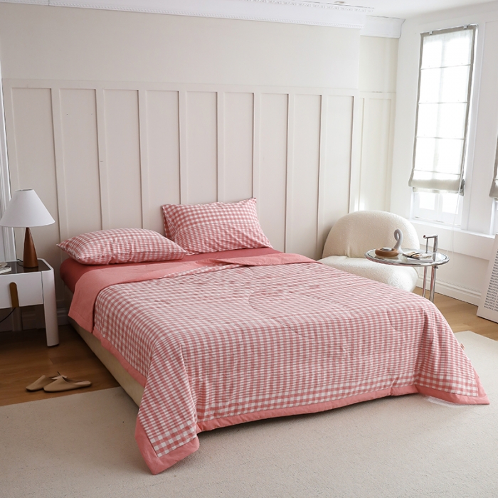 91家纺网 家纺一手货源 找家纺 寐眠2022全棉色织水洗棉夏被子被芯夏凉被四件套-羽丝棉 渐变粉格