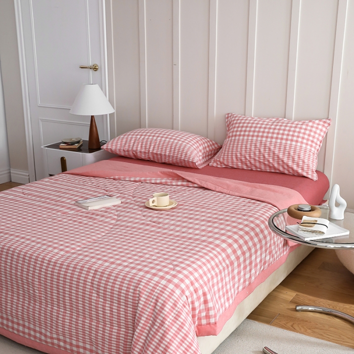 91家纺网 家纺一手货源 找家纺 寐眠2022全棉色织水洗棉夏被子被芯夏凉被四件套-羽丝棉 渐变粉格