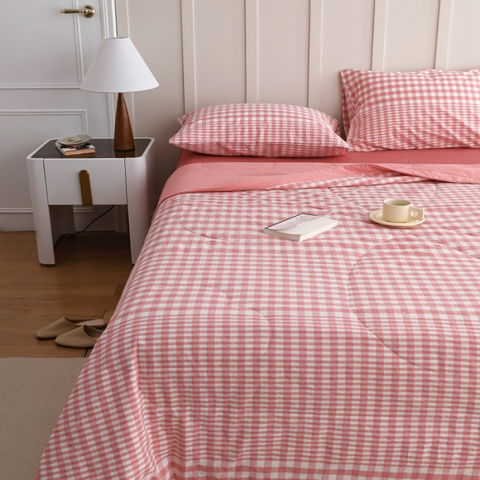 91家纺网 家纺一手货源 找家纺 寐眠2022全棉色织水洗棉夏被子被芯夏凉被四件套-羽丝棉 渐变粉格