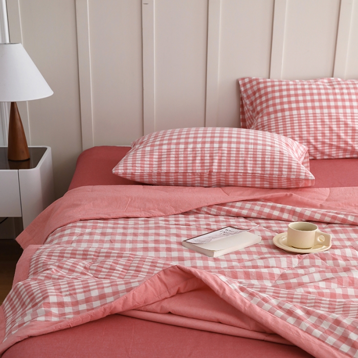 91家纺网 家纺一手货源 找家纺 寐眠2022全棉色织水洗棉夏被子被芯夏凉被四件套-羽丝棉 渐变粉格