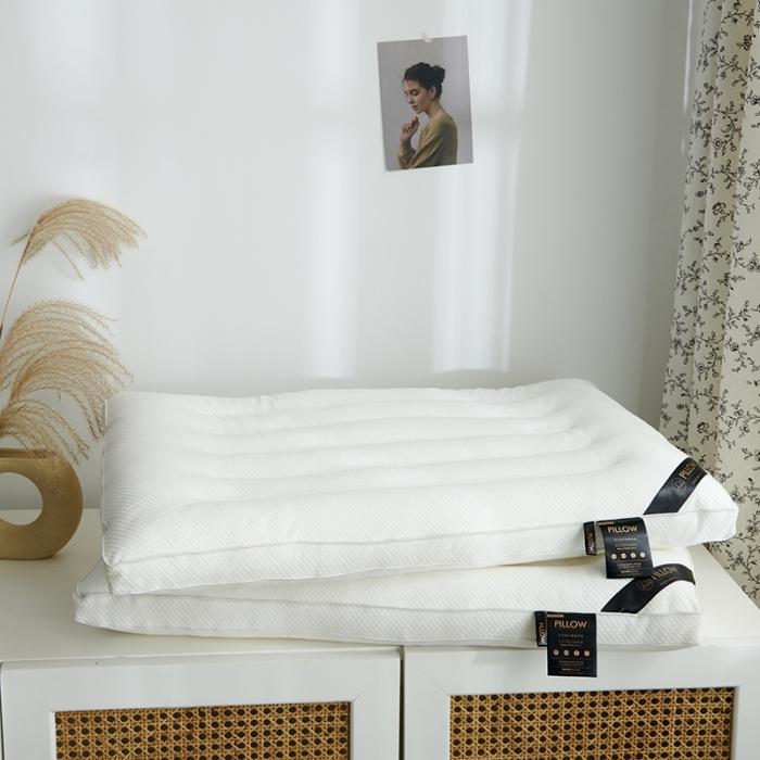 91家纺网 家纺一手货源 找家纺 赛格时代家居 牛奶绒舒适护颈羽丝绒枕头 低枕