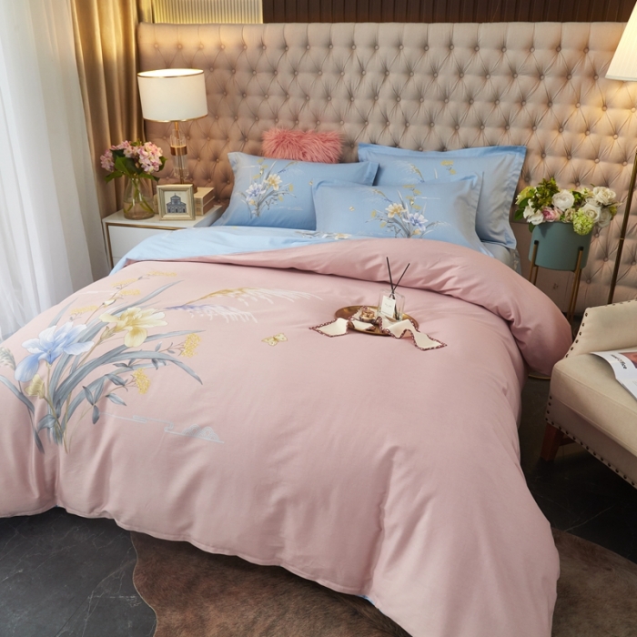 91家纺网 家纺一手货源 找家纺 金纱玉纺2022新款全棉大版印花13372四件套风和日丽-粉