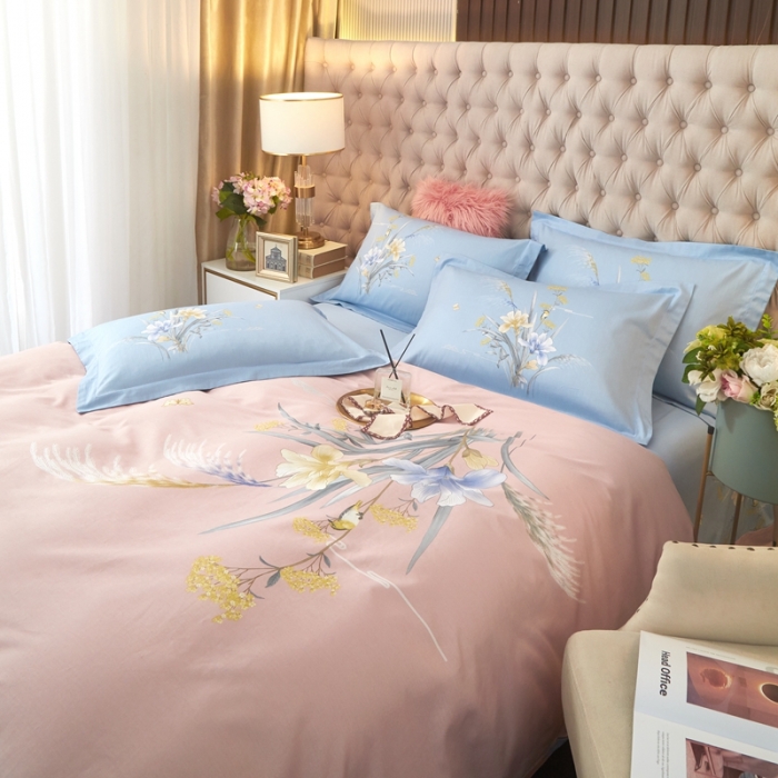 91家纺网 家纺一手货源 找家纺 金纱玉纺2022新款全棉大版印花13372四件套风和日丽-粉