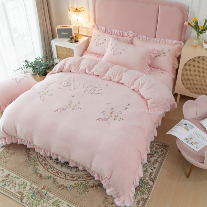 91家纺网 家纺一手货源 找家纺 （总）亲亲公主2025秋冬保暖新款牛奶绒保暖四件套绣花四件套