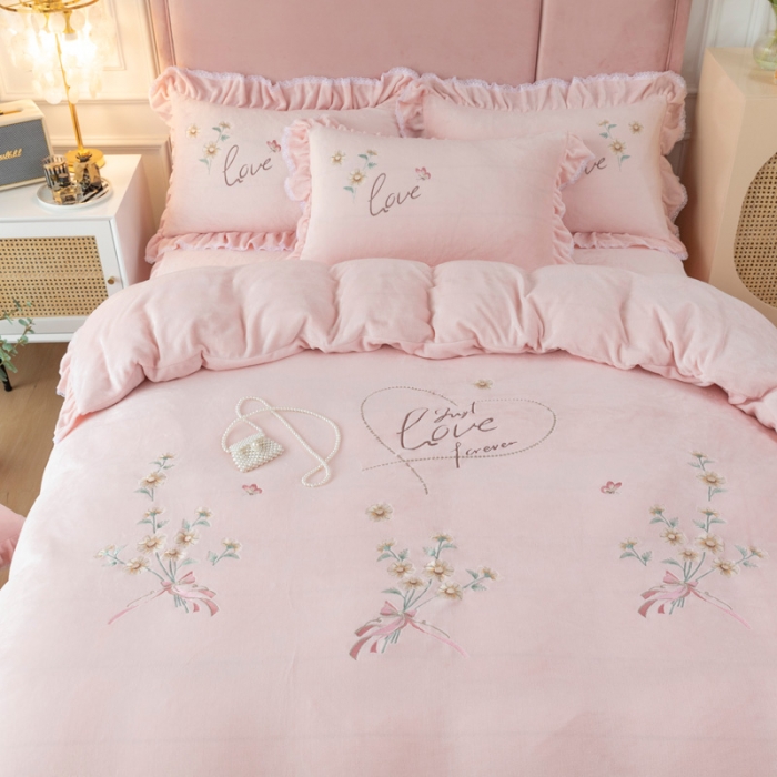 91家纺网 家纺一手货源 找家纺 （总）亲亲公主2025秋冬保暖新款牛奶绒保暖四件套绣花四件套