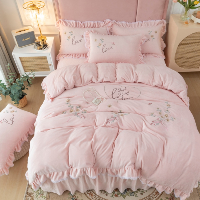 91家纺网 家纺一手货源 找家纺 （总）亲亲公主2025秋冬保暖新款牛奶绒保暖四件套绣花四件套