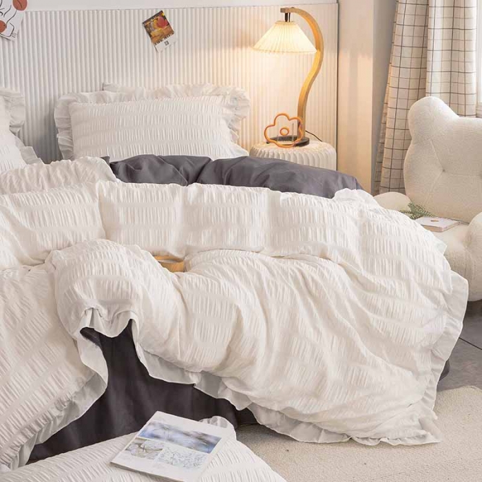 91家纺网 家纺一手货源 找家纺 慕澄 2022新款公主风泡泡纱花边四件套 梨花白＋灰