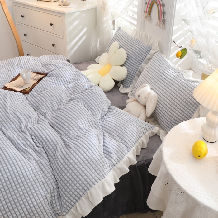 91家纺网 家纺一手货源 找家纺 慕澄 2022新款牛奶绒剪花荷叶边四件套实拍图 可可蓝