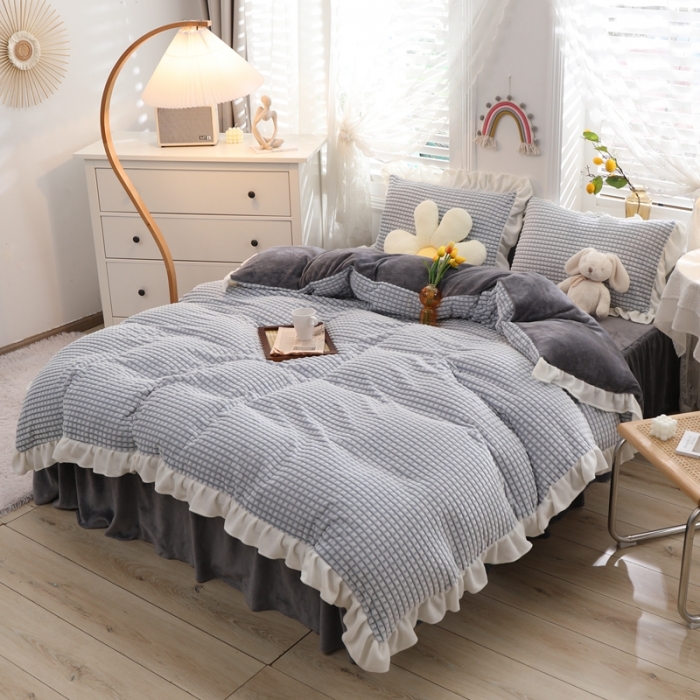 91家纺网 家纺一手货源 找家纺 慕澄 2022新款牛奶绒剪花荷叶边四件套实拍图 可可蓝