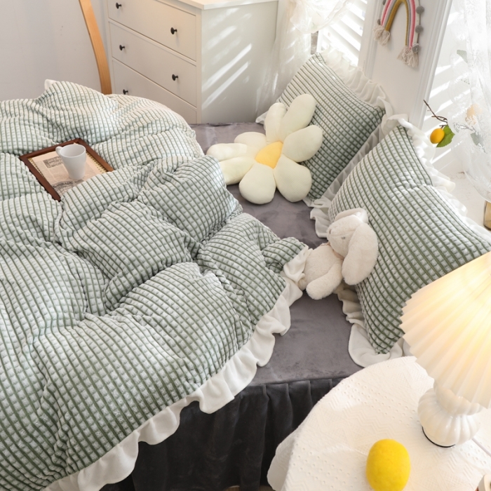 91家纺网 家纺一手货源 找家纺 慕澄 2022新款牛奶绒剪花荷叶边四件套实拍图 奶茶绿