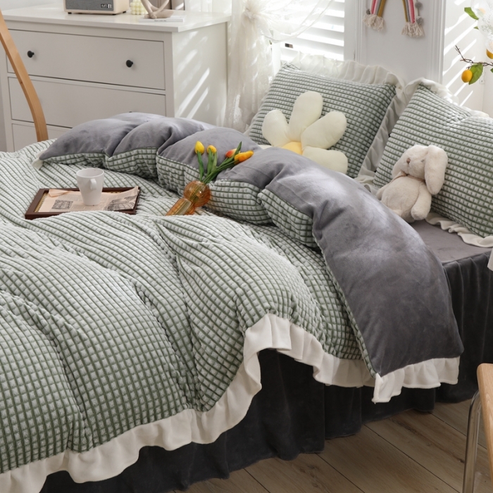 91家纺网 家纺一手货源 找家纺 慕澄 2022新款牛奶绒剪花荷叶边四件套实拍图 奶茶绿