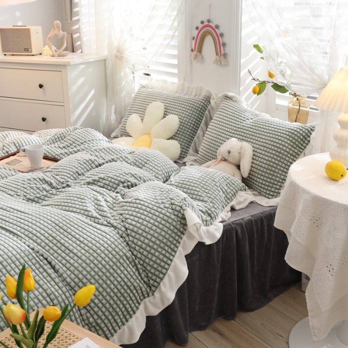 91家纺网 家纺一手货源 找家纺 慕澄 2022新款牛奶绒剪花荷叶边四件套实拍图 奶茶绿