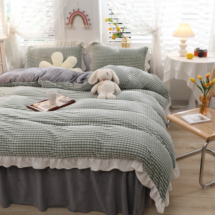 91家纺网 家纺一手货源 找家纺 慕澄 2022新款牛奶绒剪花荷叶边四件套实拍图 奶茶绿