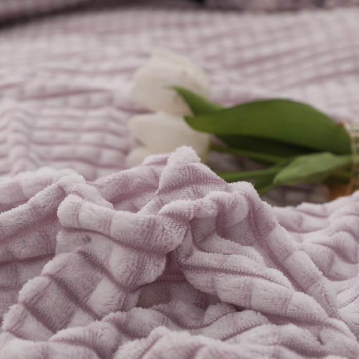 91家纺网 家纺一手货源 找家纺 慕澄 2022新款牛奶绒剪花荷叶边四件套实拍图 葡萄紫