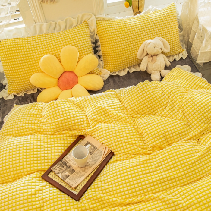 91家纺网 家纺一手货源 找家纺 （总）慕澄 2022牛奶绒剪花绒荷叶边四件套暖光效果图