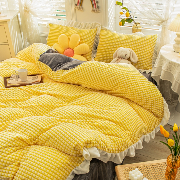 91家纺网 家纺一手货源 找家纺 （总）慕澄 2022牛奶绒剪花绒荷叶边四件套暖光效果图