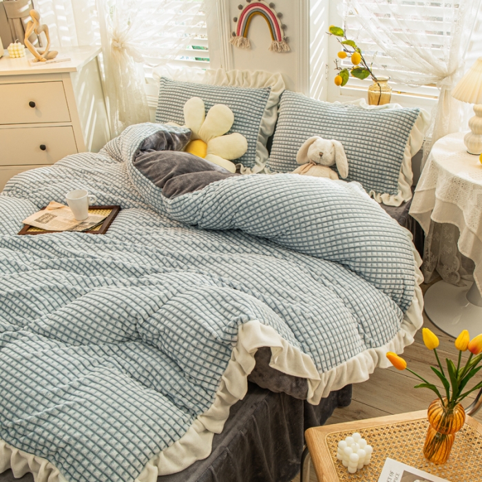 91家纺网 家纺一手货源 找家纺 慕澄 2022牛奶绒剪花绒荷叶边四件套暖光效果图 可可蓝