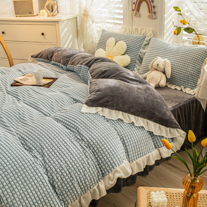 91家纺网 家纺一手货源 找家纺 慕澄 2022牛奶绒剪花绒荷叶边四件套暖光效果图 可可蓝