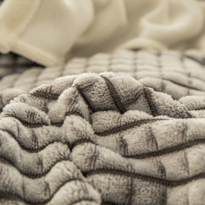 91家纺网 家纺一手货源 找家纺 慕澄 2022牛奶绒剪花绒荷叶边四件套暖光效果图 浪漫灰