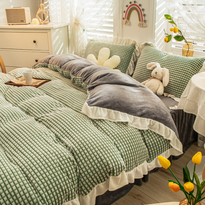 91家纺网 家纺一手货源 找家纺 慕澄 2022牛奶绒剪花绒荷叶边四件套暖光效果图 奶茶绿