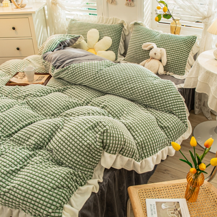 91家纺网 家纺一手货源 找家纺 慕澄 2022牛奶绒剪花绒荷叶边四件套暖光效果图 奶茶绿