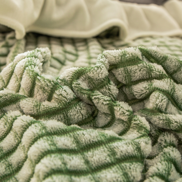 91家纺网 家纺一手货源 找家纺 慕澄 2022牛奶绒剪花绒荷叶边四件套暖光效果图 奶茶绿