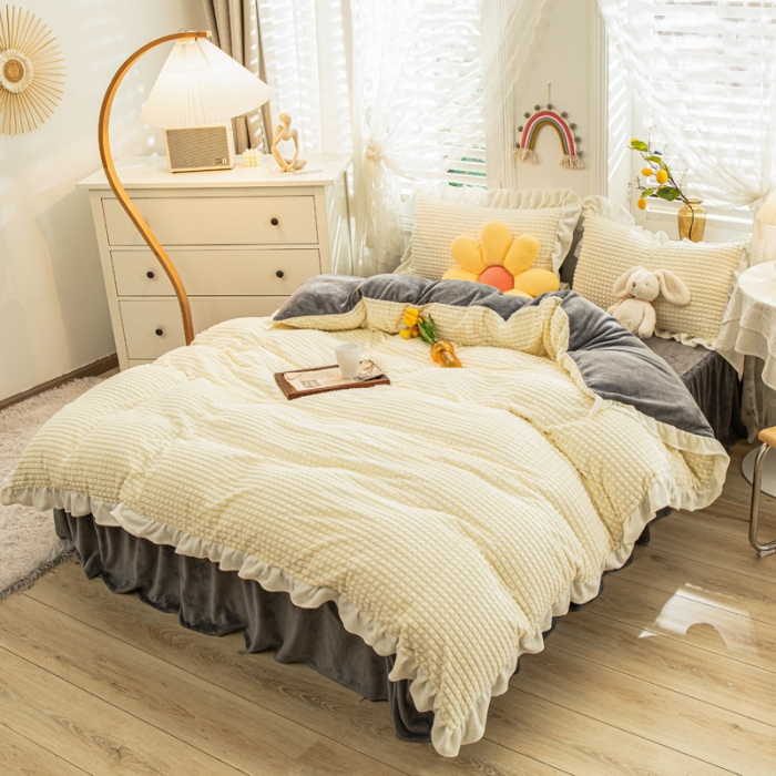 91家纺网 家纺一手货源 找家纺 慕澄 2022牛奶绒剪花绒荷叶边四件套暖光效果图 奶油白