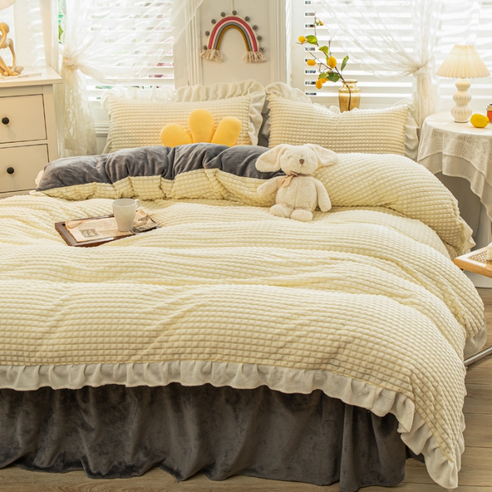 91家纺网 家纺一手货源 找家纺 慕澄 2022牛奶绒剪花绒荷叶边四件套暖光效果图 奶油白