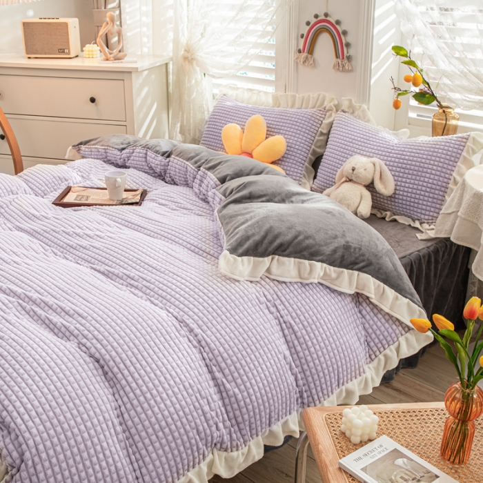 91家纺网 家纺一手货源 找家纺 慕澄 2022牛奶绒剪花绒荷叶边四件套暖光效果图 葡萄紫