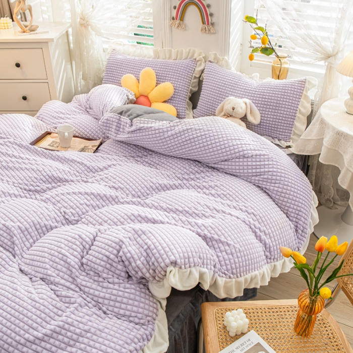 91家纺网 家纺一手货源 找家纺 慕澄 2022牛奶绒剪花绒荷叶边四件套暖光效果图 葡萄紫