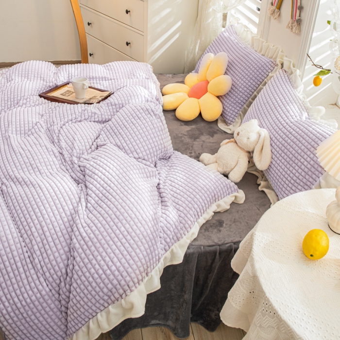 91家纺网 家纺一手货源 找家纺 慕澄 2022牛奶绒剪花绒荷叶边四件套暖光效果图 葡萄紫