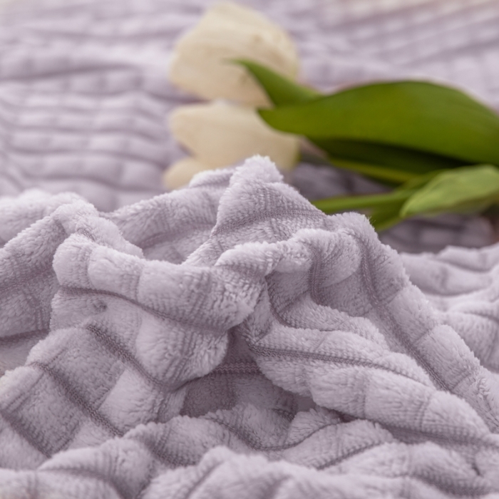 91家纺网 家纺一手货源 找家纺 慕澄 2022牛奶绒剪花绒荷叶边四件套暖光效果图 葡萄紫