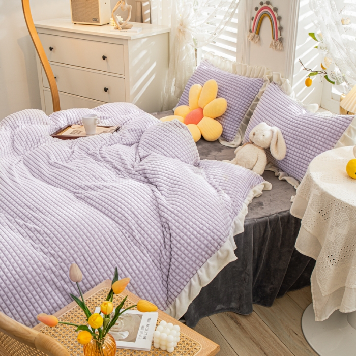 91家纺网 家纺一手货源 找家纺 慕澄 2022牛奶绒剪花绒荷叶边四件套暖光效果图 葡萄紫