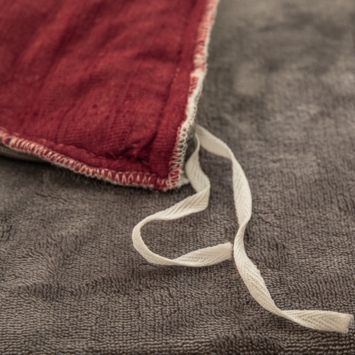 91家纺网 家纺一手货源 找家纺 慕澄 2022牛奶绒剪花绒荷叶边四件套暖光效果图 桃桃红