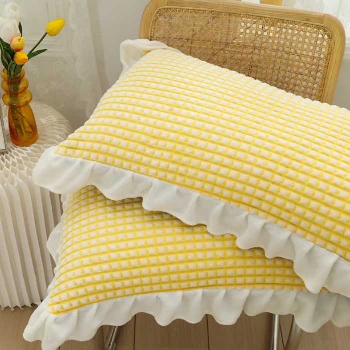 91家纺网 家纺一手货源 找家纺 （总）慕澄 2022新款牛奶绒花边枕套48*74一对