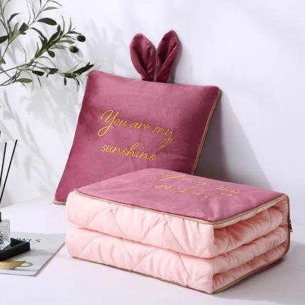 91家纺网 家纺一手货源 找家纺 慕澄 2022新款兔兔网红抱枕被 兔兔-红豆沙